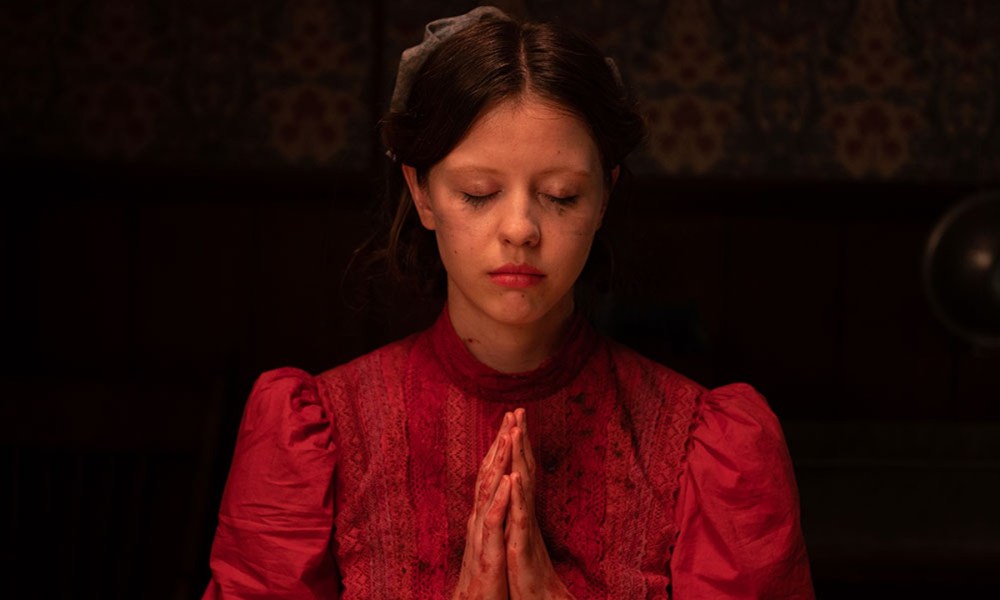 Mia Goth loses her mind in Pearl.